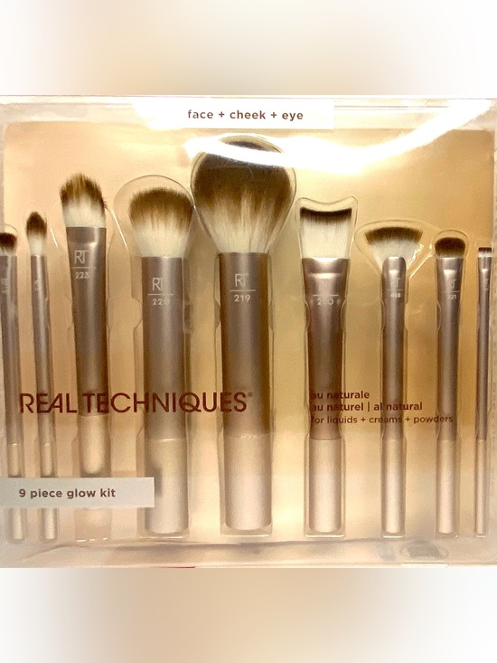Real Techniques Other - Real Techniques 9-Piece Glow Kit - Silver Handles with White-Tip Bristles